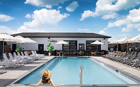 Colonial Hotel & Suites Grand Bend Canada